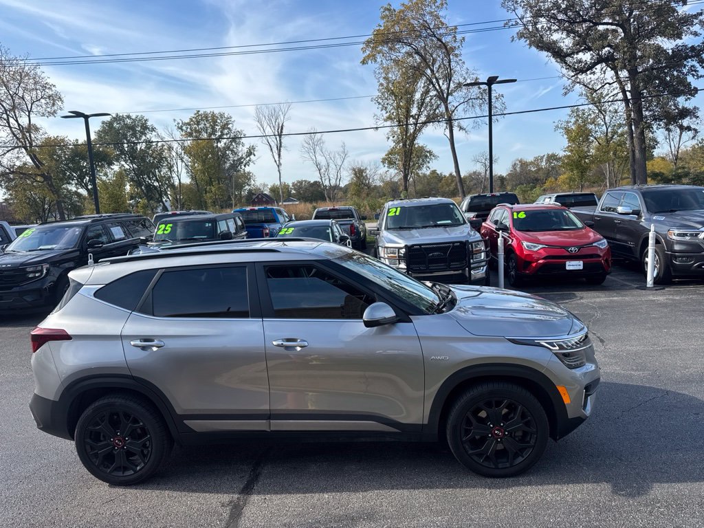 Used 2021 Kia Seltos SX w/ SX Sunroof Package AWD/4WD image 6