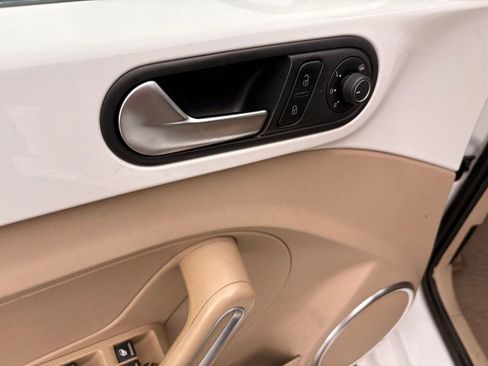 Used 2015 Volkswagen Beetle TDI image 13