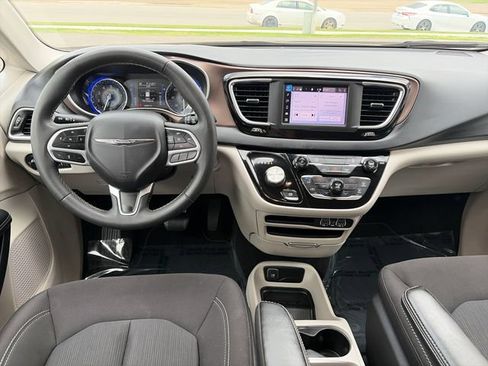 Used 2022 Chrysler Voyager LX FWD image 32