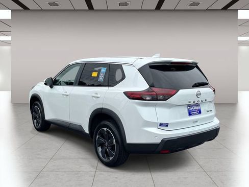 Used 2024 Nissan Rogue SV AWD/4WD image 6