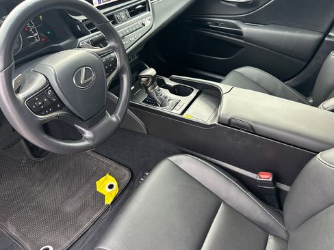 Certified 2025 Lexus ES 300h w/ Premium Package image 7