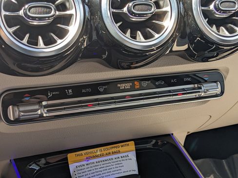 New 2025 Mercedes-Benz GLB 250 4MATIC image 14