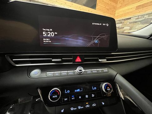 Used 2023 Hyundai Elantra SEL w/ Convenience Package FWD image 36