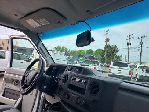 Used 2022 Ford E-450 and Econoline 450 Super Duty w/ Power Windows & Locks Group image 22