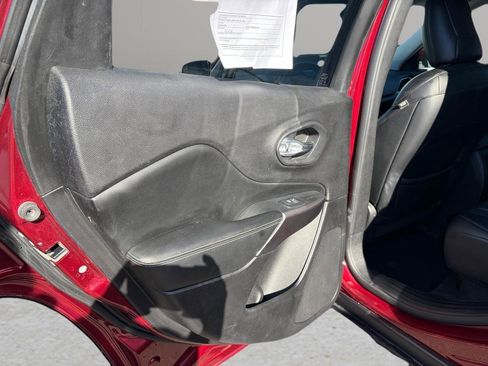 Used 2019 Jeep Cherokee Limited image 11