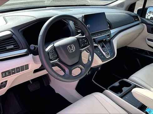 Used 2025 Honda Odyssey EX-L image 17