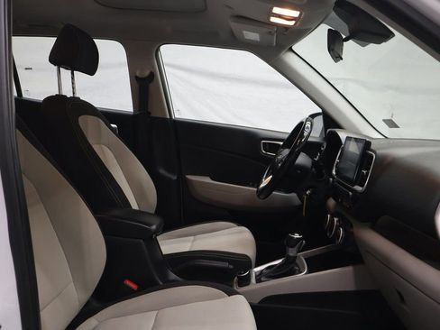 Used 2022 Hyundai Venue SEL image 9