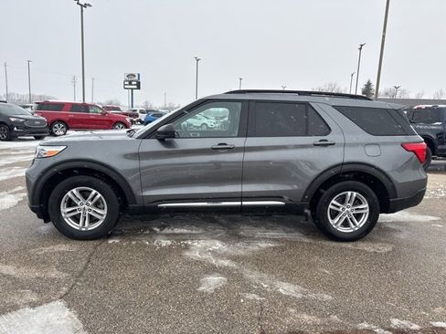 Used 2023 Ford Explorer XLT w/ Equipment Group 202A image 8