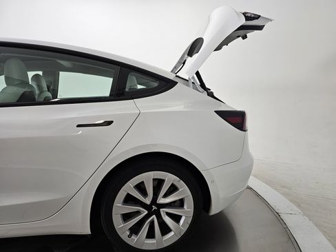 Used 2021 Tesla Model 3 Standard Range Plus image 21