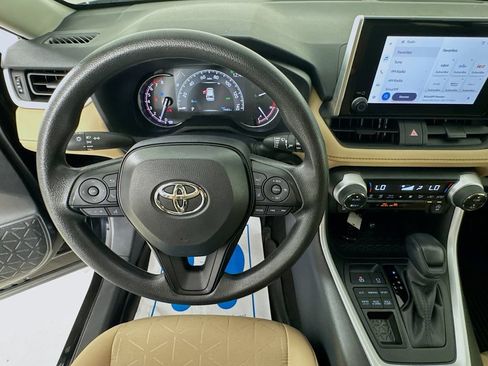 Used 2025 Toyota RAV4 XLE AWD/4WD image 11