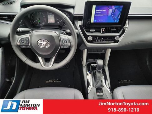 Used 2024 Toyota Corolla Cross AWD Hybrid image 27