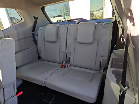 New 2026 Volkswagen Atlas SE image 9