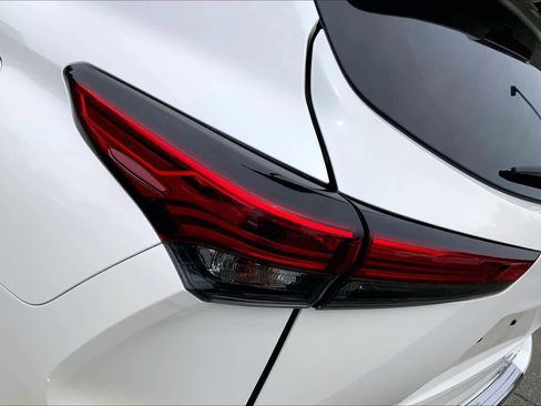 Used 2021 Toyota Highlander Platinum AWD/4WD image 29