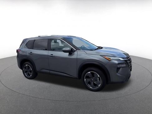 Used 2025 Nissan Rogue SV FWD image 2
