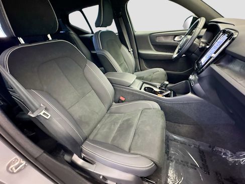 Used 2023 Volvo XC40 Recharge Plus w/ Protection Package Premier image 17