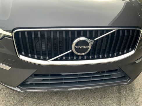 Used 2022 Volvo XC60 B5 Momentum w/ Climate Package image 32