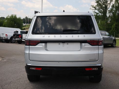 Used 2024 Jeep Wagoneer Series II w/ Flexible Seating Group RWD image 4