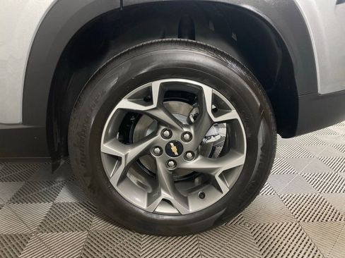 Used 2025 Chevrolet Trax LT w/ Driver Confidence Package image 24