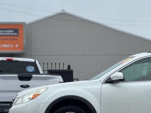 Used 2010 Subaru Outback 2.5i Limited image 17