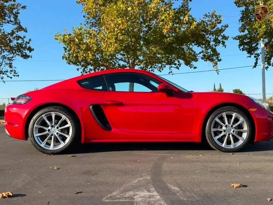Used 2018 Porsche 718 Cayman RWD image 6