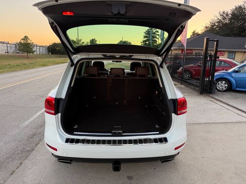 Used 2013 Volkswagen Touareg TDI AWD/4WD image 21