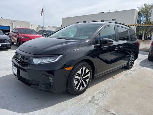 Certified 2026 Honda Odyssey EX-L image 4
