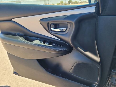 Used 2020 Nissan Murano SV FWD image 13