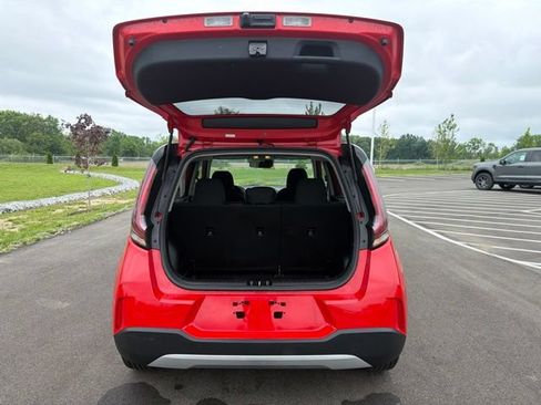 Used 2024 Kia Soul LX w/ Option Group 015 FWD image 7