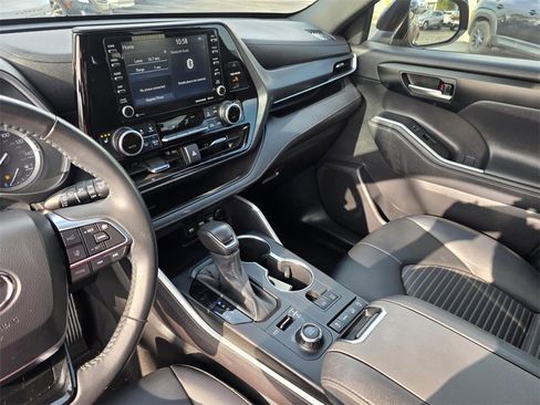 Used 2021 Toyota Highlander XSE image 22