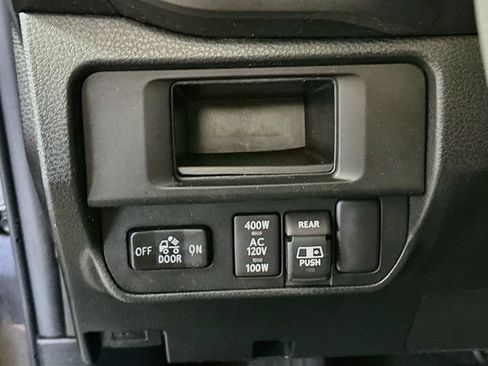 Used 2017 Toyota Tacoma TRD Sport w/ Tow Package (A/T) AWD/4WD image 12