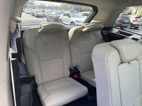 Certified 2024 Volvo XC90 T8 Ultimate w/ Protection Package Premier image 21