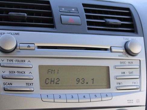 Used 2011 Toyota Camry LE image 31