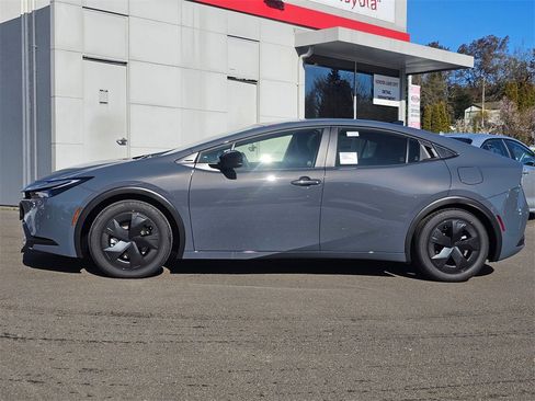 New 2026 Toyota Prius Plug-In Hybrid image 4
