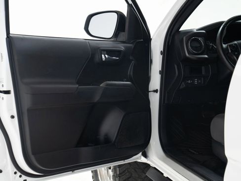 Used 2019 Toyota Tacoma TRD Sport image 16