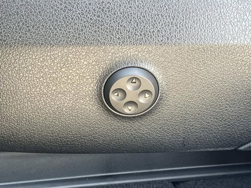 Used 2025 Mercedes-Benz GLC 300 image 23