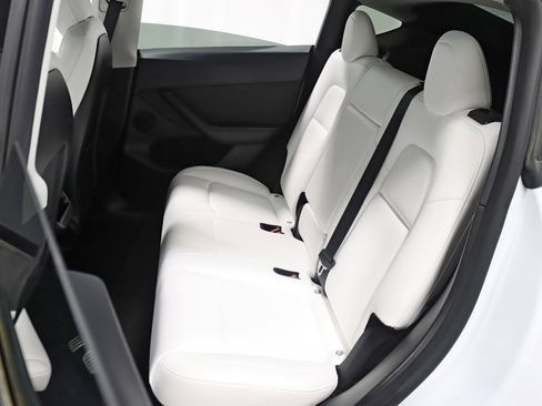 Used 2022 Tesla Model Y Performance image 30