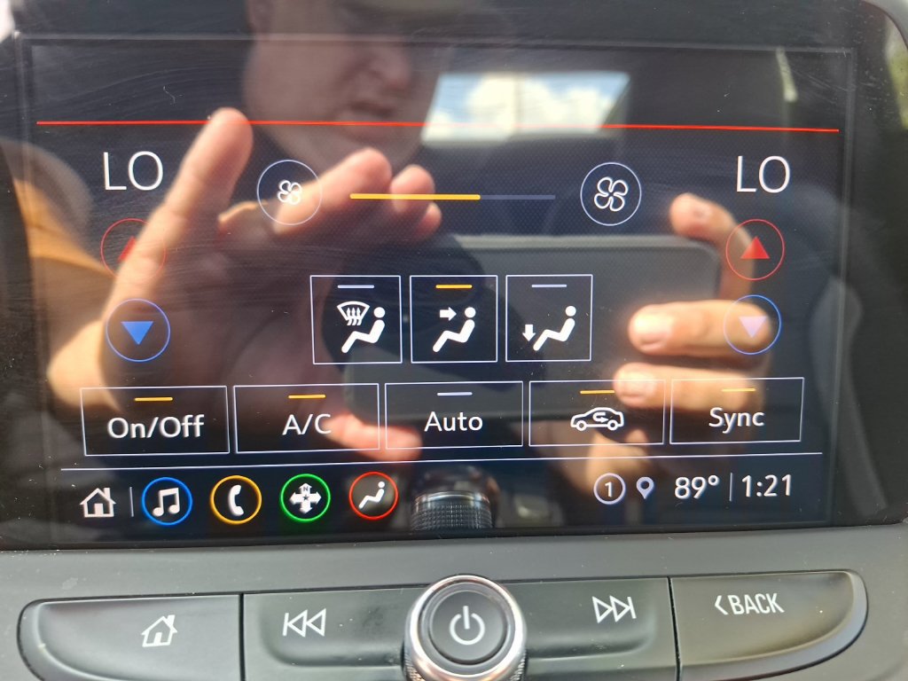 Used 2021 Chevrolet Camaro LT w/ Technology Package RWD image 25