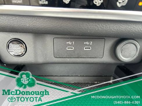 Used 2025 Nissan Rogue SV AWD/4WD image 16