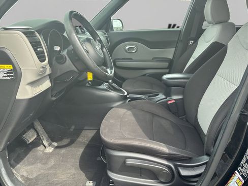 Used 2016 Kia Soul FWD image 9