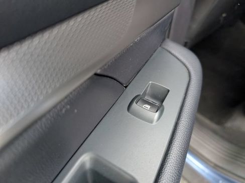Used 2018 Ford Explorer XLT AWD/4WD image 12