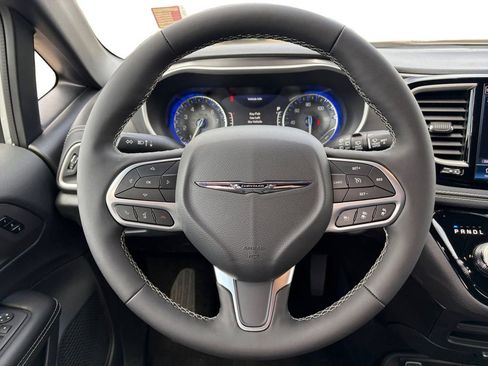 New 2026 Chrysler Pacifica Select image 14