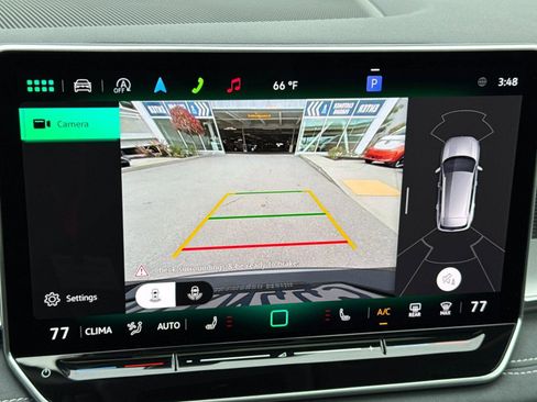 Used 2025 Volkswagen Tiguan SE w/ Panoramic Sunroof Package image 18