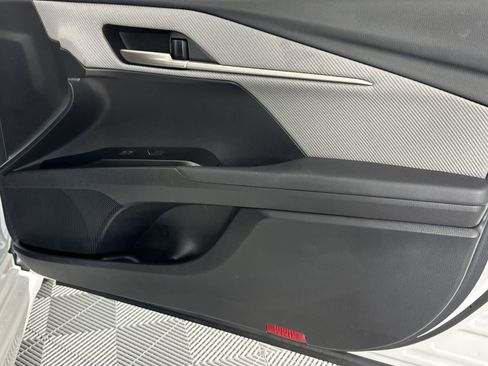 Used 2025 Toyota Camry SE w/ Convenience Package image 30