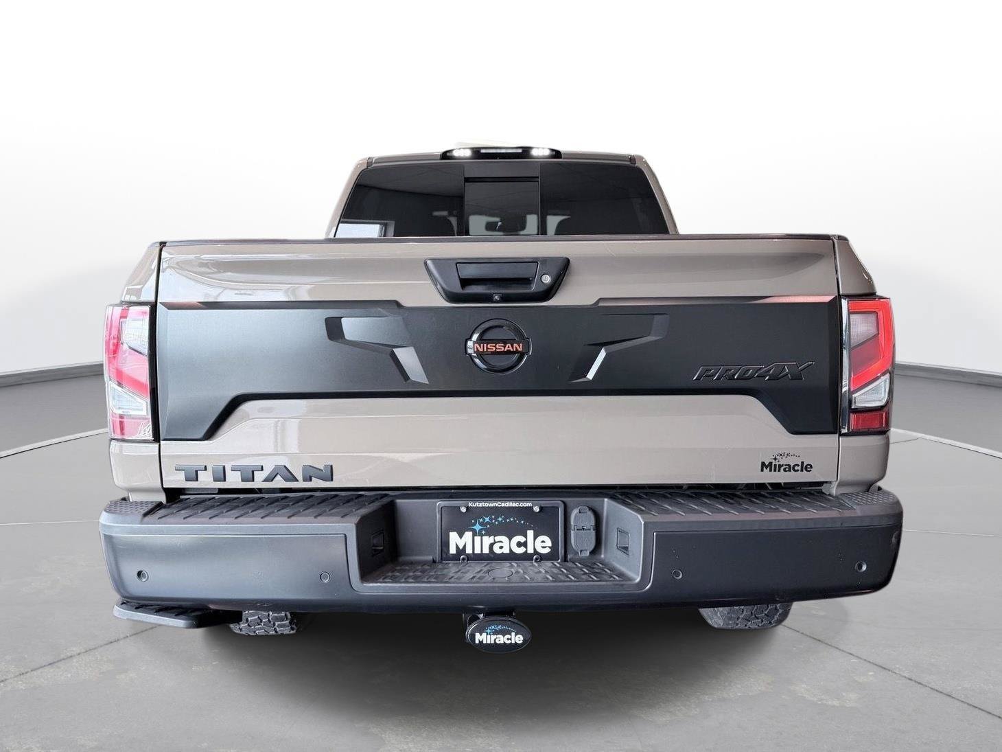 Used 2021 Nissan Titan PRO-4X w/ Pro-4x Utility Package AWD/4WD image 13