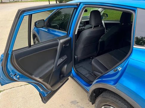 Used 2018 Toyota RAV4 LE image 23