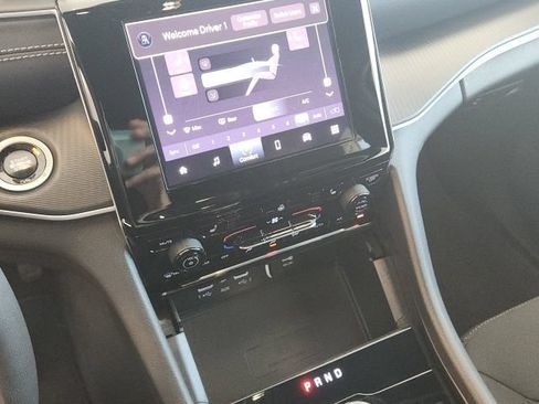 Certified 2025 Jeep Grand Cherokee Laredo w/ Luxury Tech Group I RWD image 30