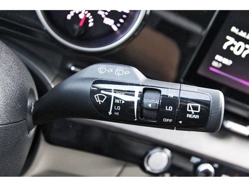 Used 2022 Kia Carnival EX FWD image 19