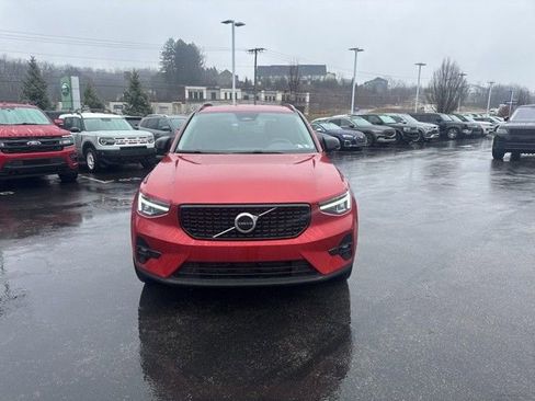 Used 2023 Volvo XC40 B5 Plus w/ Climate Package image 2
