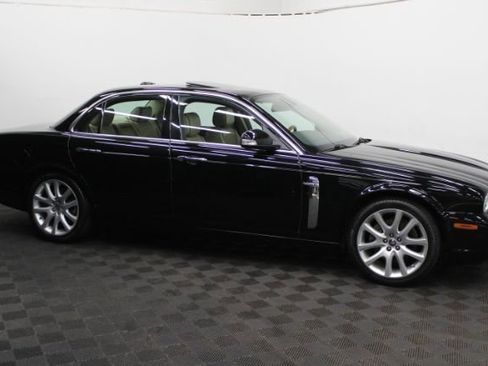 Used 2008 Jaguar XJ8 image 3