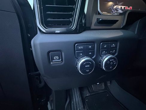 Used 2022 GMC Sierra 1500 AT4 w/ AT4 Premium Package AWD/4WD image 11